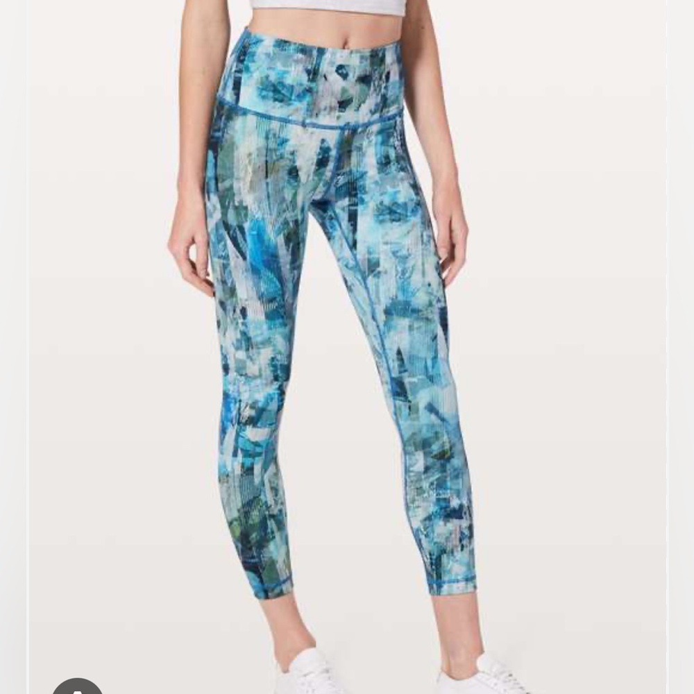 Lululemon Wunder Under crop Blue/multi color Leggings 21” - size 4